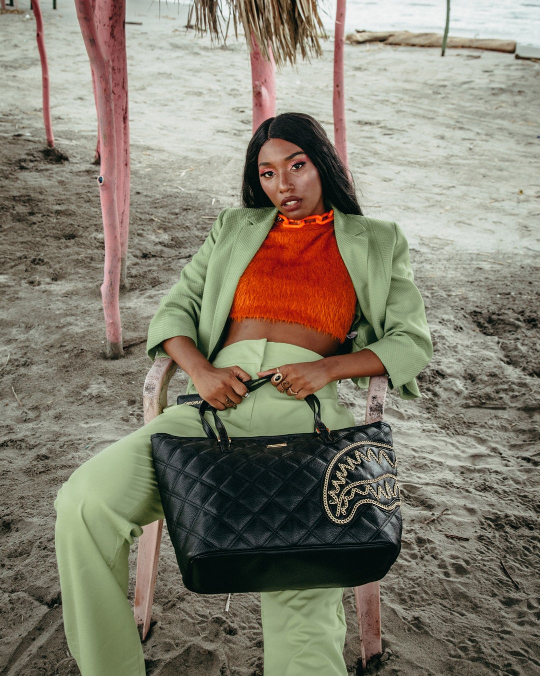 NOIR QUILT GOLD CHAIN SHARK TOTE