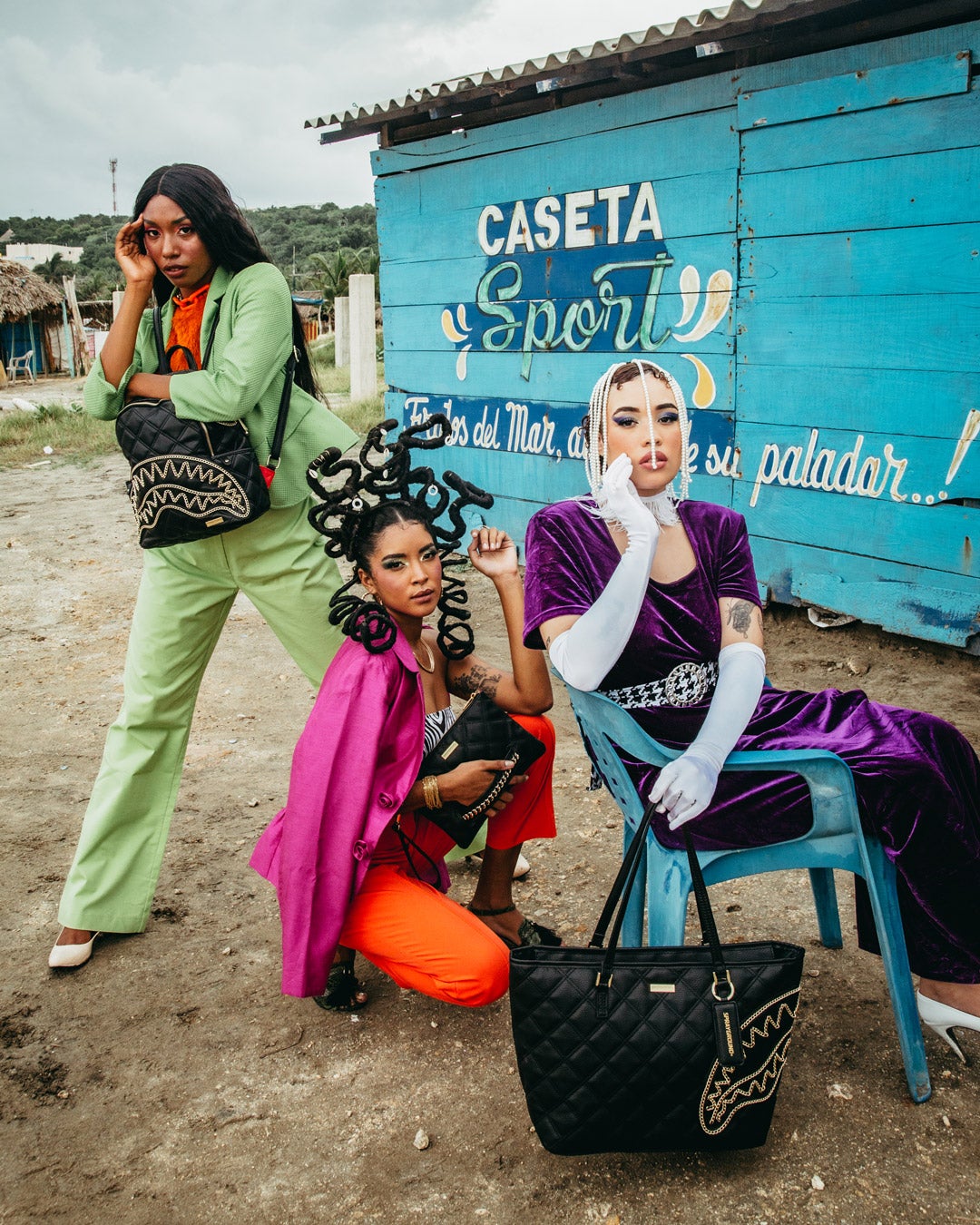 NOIR QUILT GOLD CHAIN SHARK TOTE