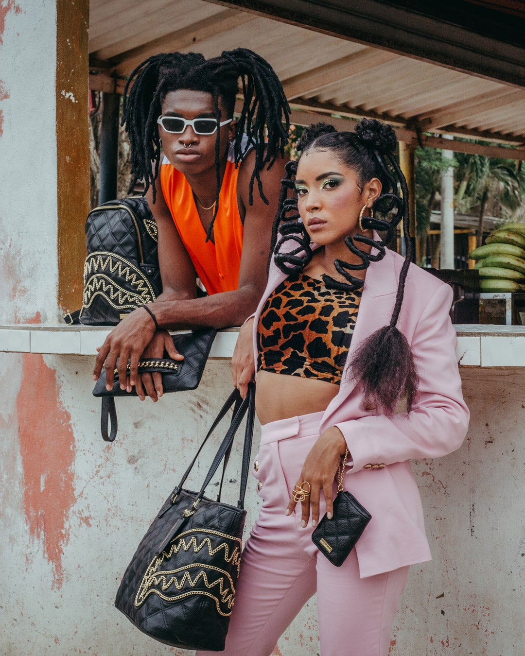 NOIR QUILT GOLD CHAIN SHARK TOTE